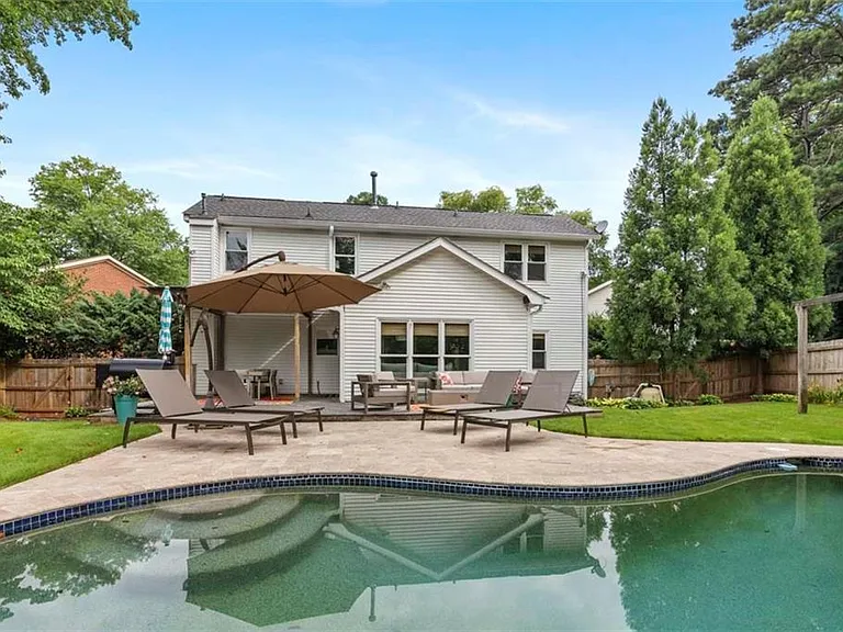 1213 Club Walk Dr NE — Photo 13