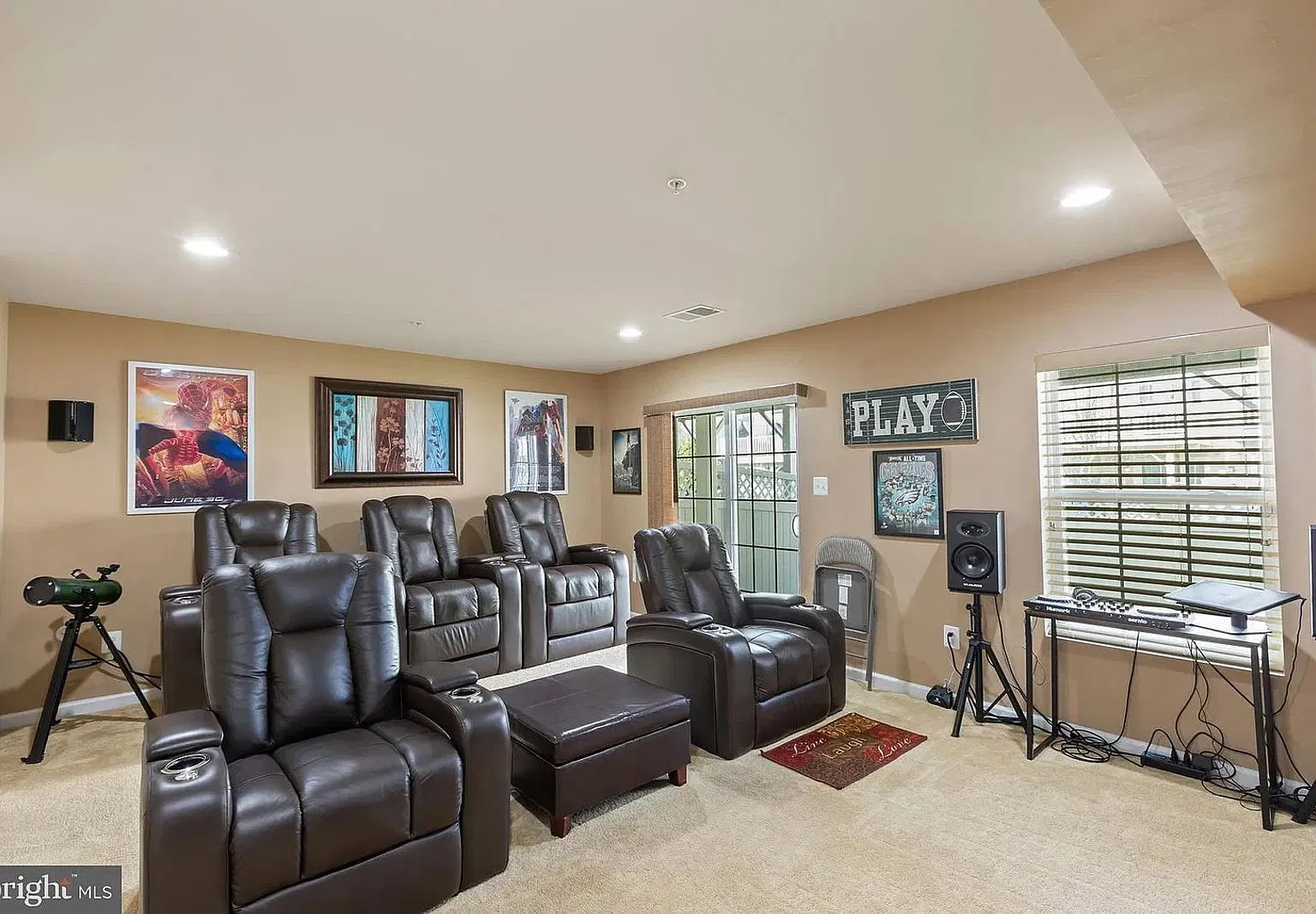3 bed, 4.0 bath, 2400 sqft, $3,200 — Photo 4