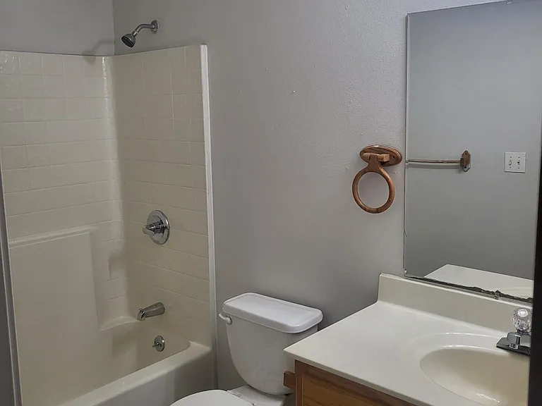 107 Chestnut St #D — Photo 9