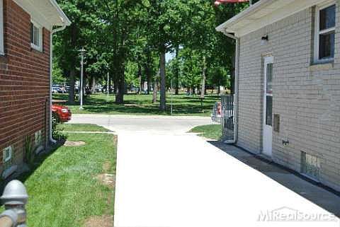 5th image of 335 W Elmwood Ave