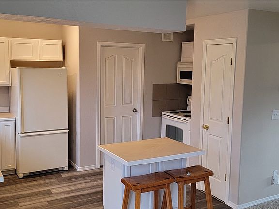 3rd image of 3607 Laredo Dr