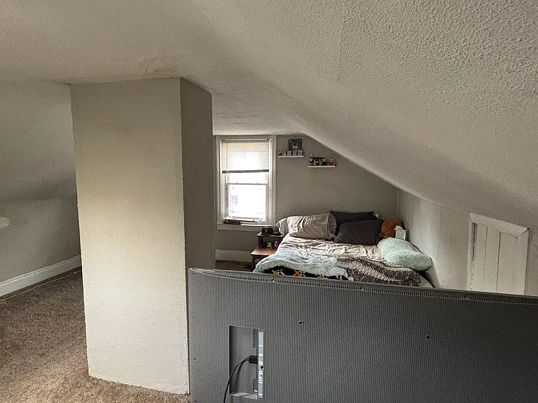 484 Belonda St — Photo 14
