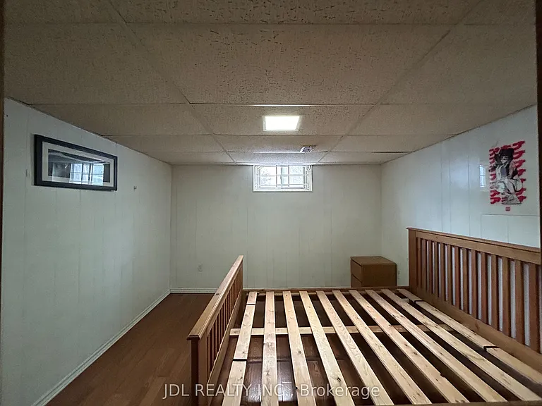 8 Highwood Ave #BASEMENT — Photo 4