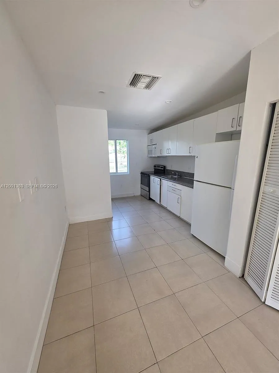 Building Photo - 4729 NW 15th Ave #4727