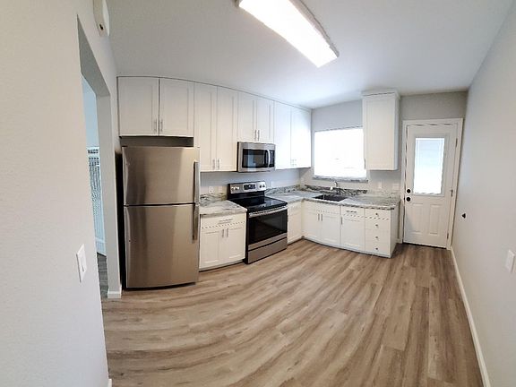 3rd image of 7101 Rosanna St #B