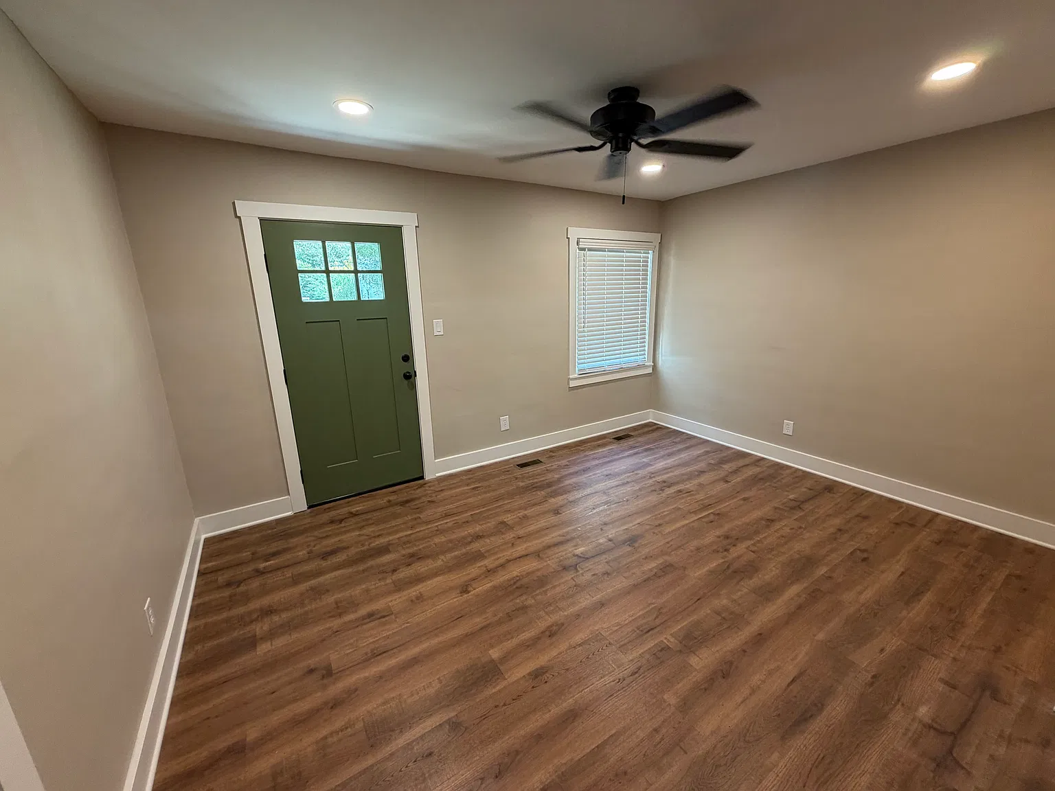 581 Eastern Dr — Photo 4