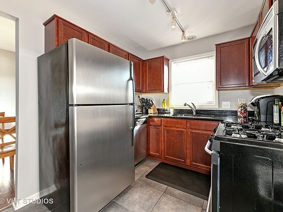 3rd image of 1513 Raymond Dr APT 204