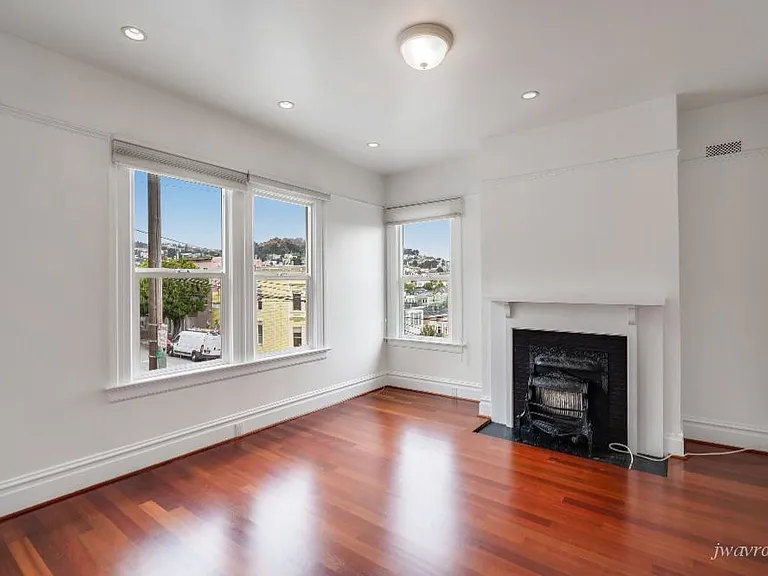 553 Sanchez St — Photo 2