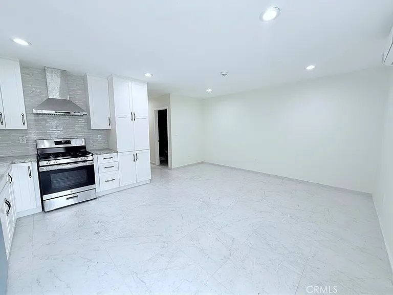 17513 Glenburn Ave — Photo 2