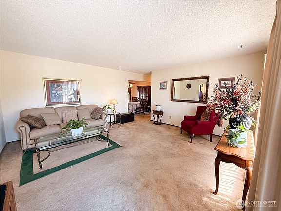 3rd image of 222 W Nelson Road