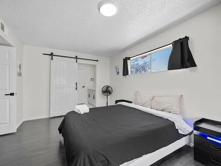 2571 Vegas Valley Dr — Photo 15