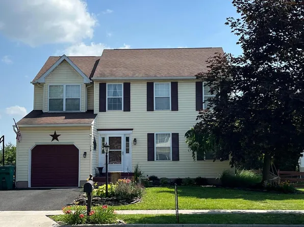 710 Penn St, Pennsburg, PA 18073
