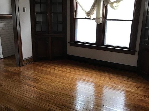 2nd image of 14923 Delaware Ave