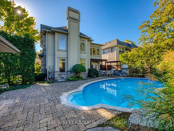 5th image of 452 Avon Cres