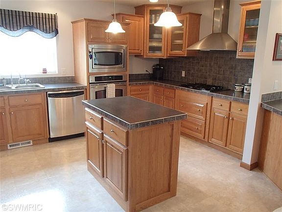5th image of 5925 Violet Ln