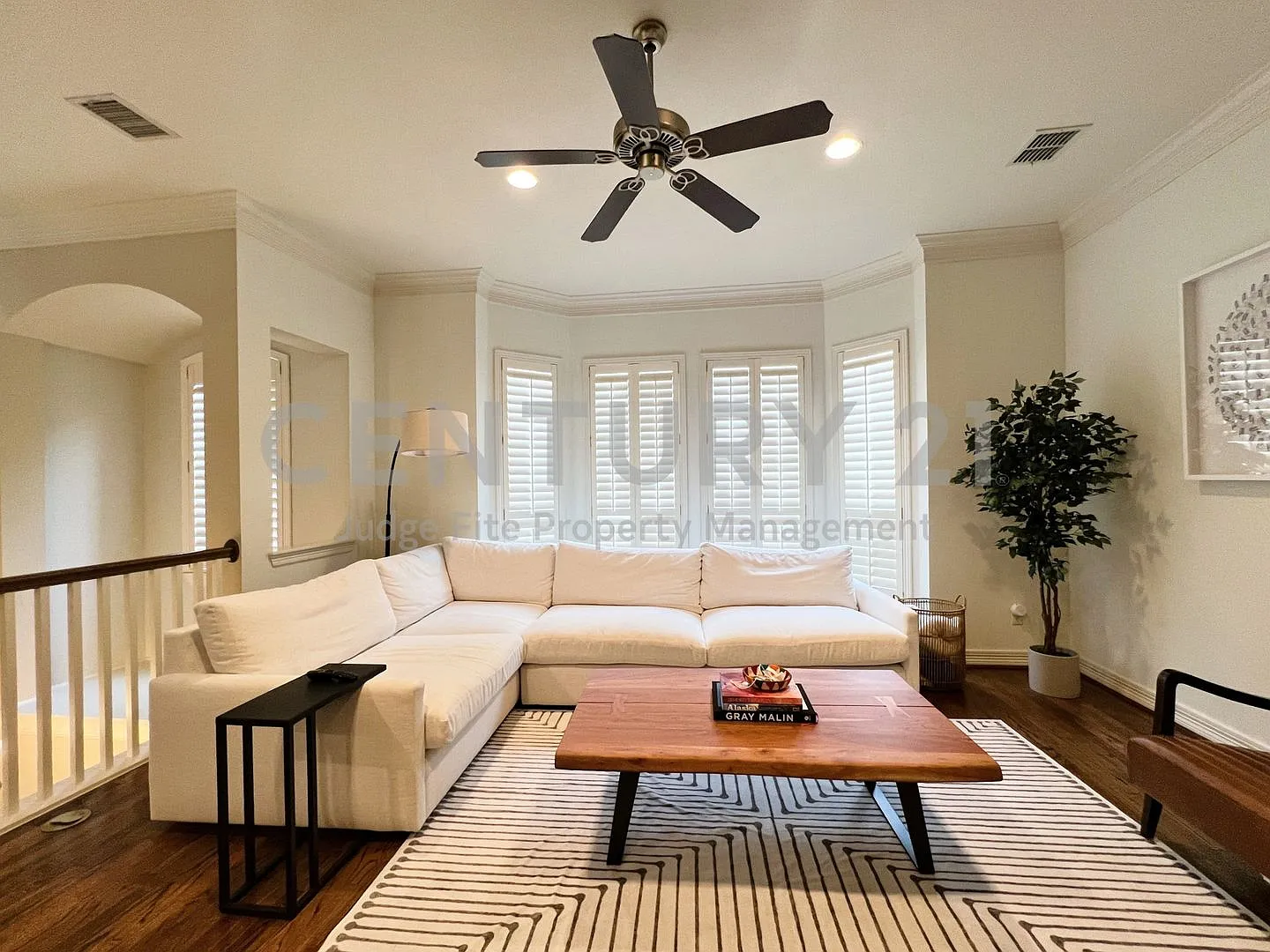 3895.00 Per Month For An 18 Month Lease Term! Tastefully Updated 3-Story 3/3.5/2 Townhome In The ... — Photo 3