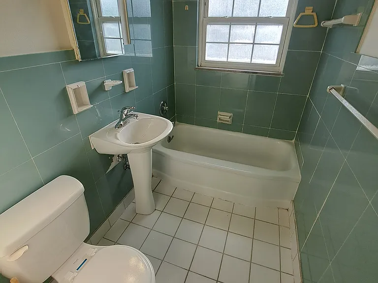 2827B Charing Rd — Photo 5