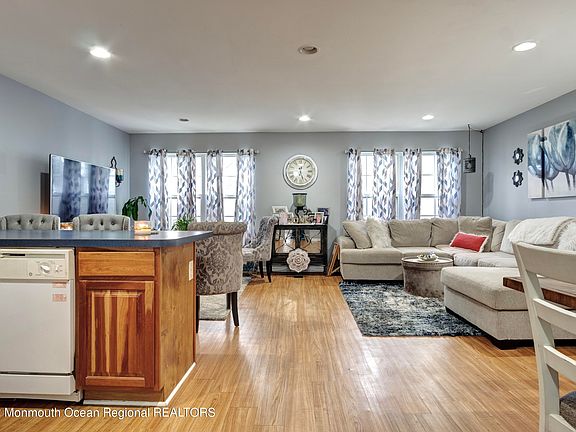 5th image of 590 Beachway Ave