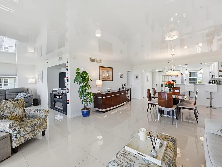4015 W Palm Aire Dr #1001 — Photo 14