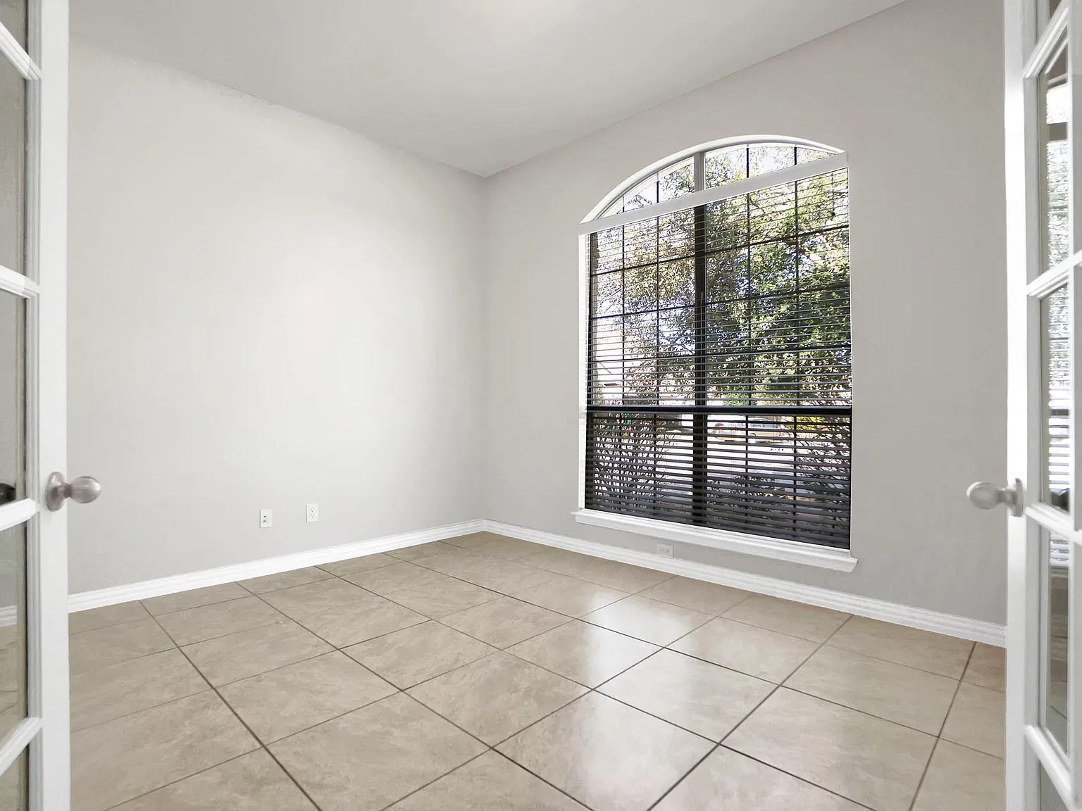 3 bed, 2030 sqft, $2,300 — Photo 4