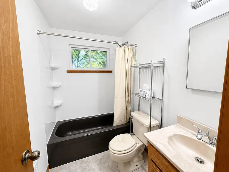 8649 Hidden Lake Dr — Photo 2