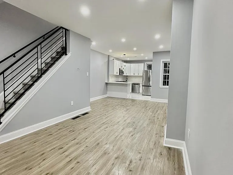 231 Calvert St — Photo 1