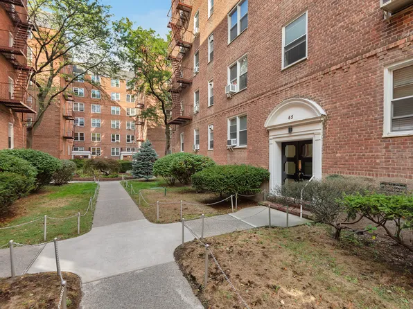 144-45 Sanford Avenue image 9 of 10