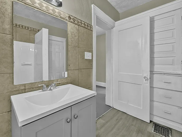 13317 Caine Ave — Photo 16