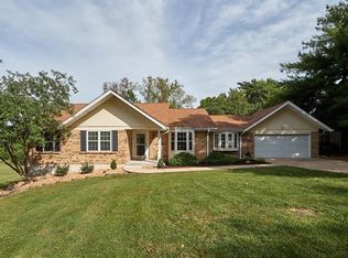 1031 Treeline Ct, Ballwin, MO 63021