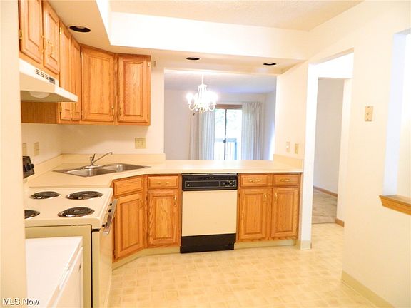 5th image of 916 Arboretum Cir