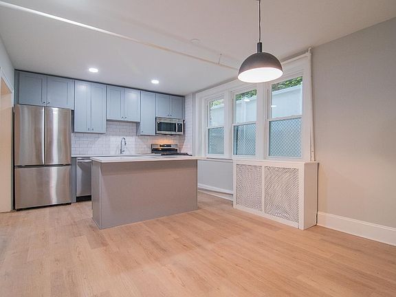 4th image of 1318 Dewey Ave #1