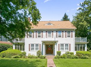 113 Warwick Ave, Douglaston, NY 11363