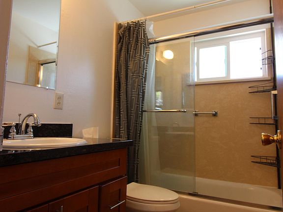 5th image of 670 Grand Fir Ave APT 4