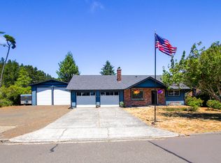 2221 20th St, Florence, OR 97439