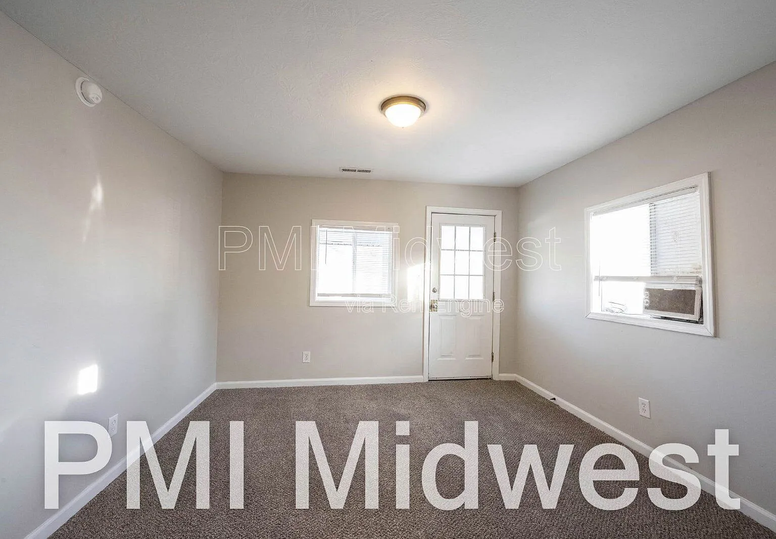 3 bed, 1.0 bath, 853 sqft, $1,299 — Photo 2
