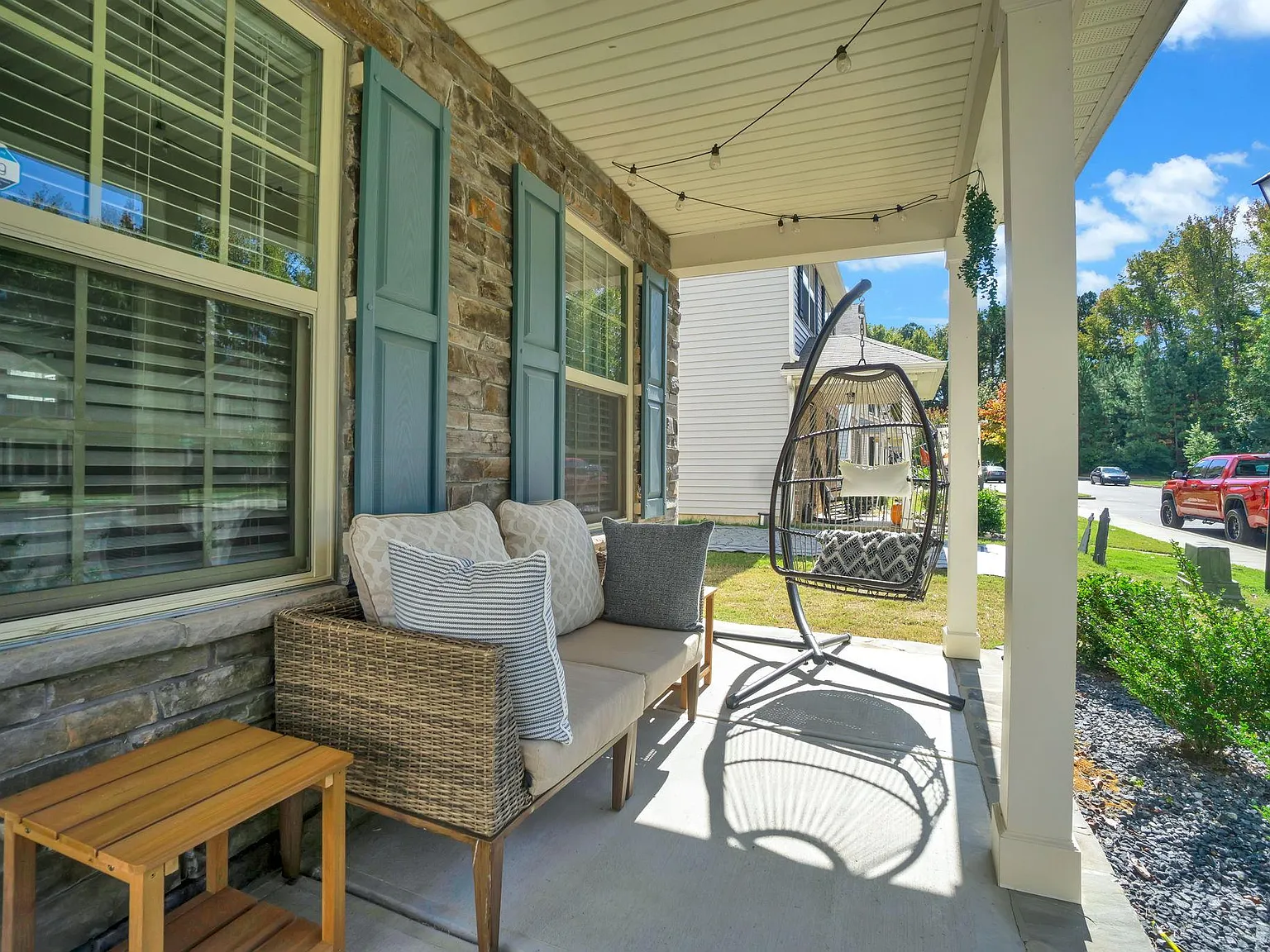 565 Stockton Way — Photo 4
