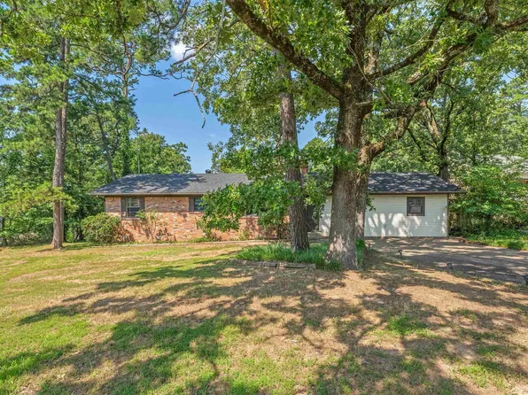 7025 Windsong Dr N, Maumelle, AR 72113