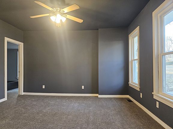 5th image of 211 Elm St W APT 1