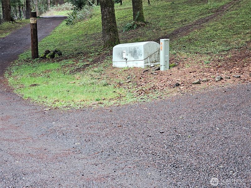3rd image of 573 Clearwater Road