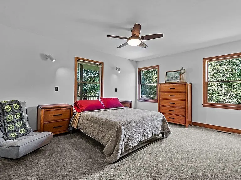1210 Holly Creek Ln — Photo 10