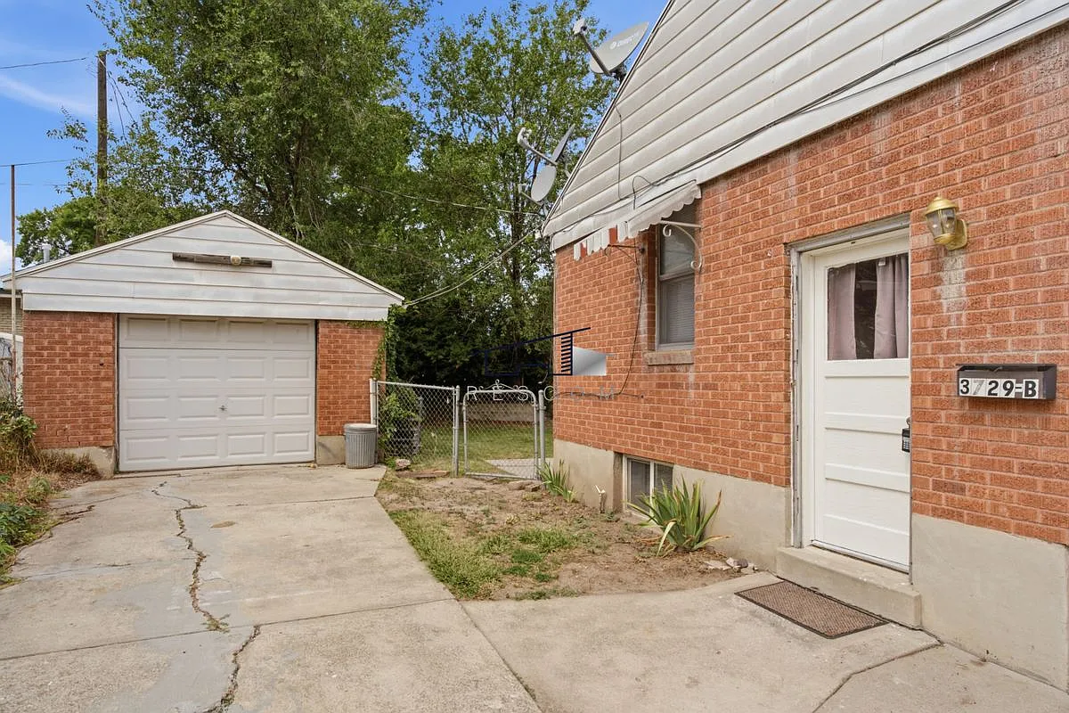 2 bed, 1.0 bath, 850 sqft, $995 — Photo 3