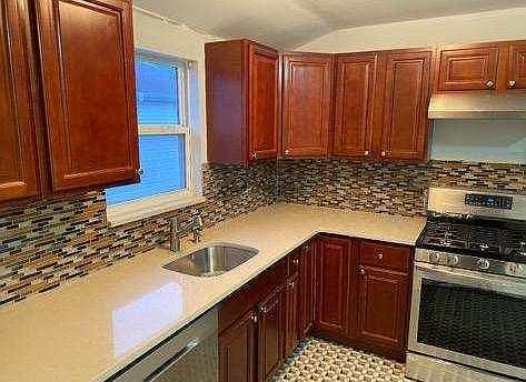 4th image of 3874 Hylan Blvd