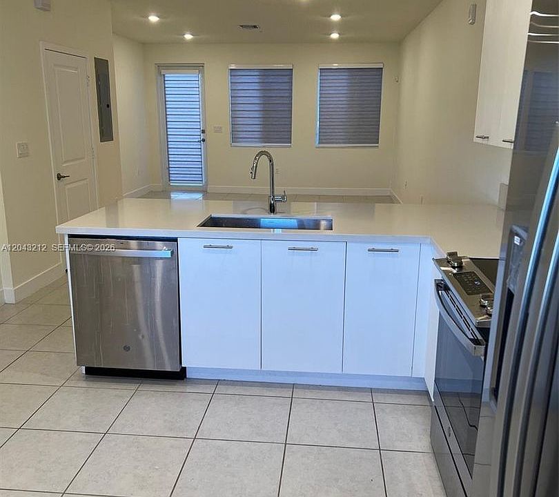1st image of 10270 NW 66th St #105