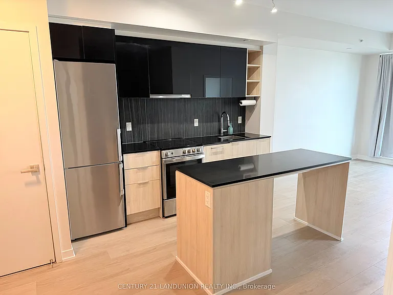 31 Tippett Rd — Photo 3