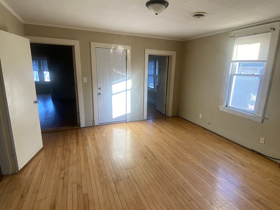 1st image of 2418 University Ave NE