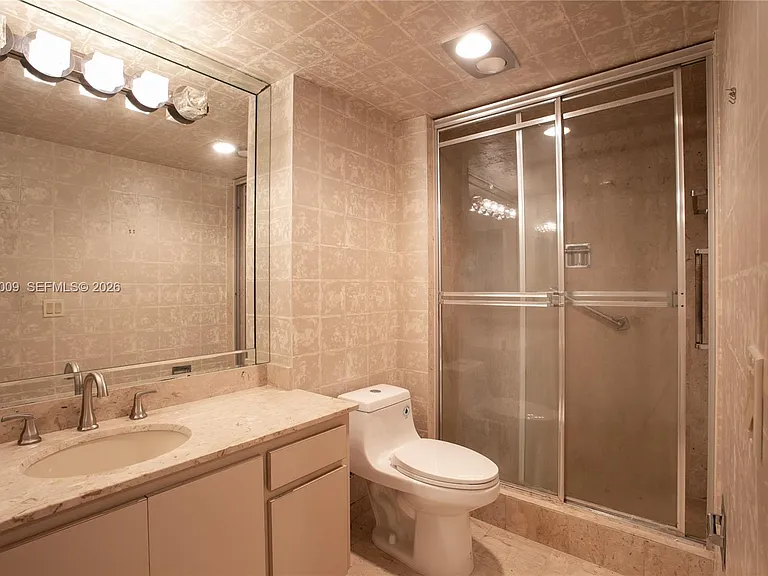 1800 NE 114th St #1502 — Photo 17