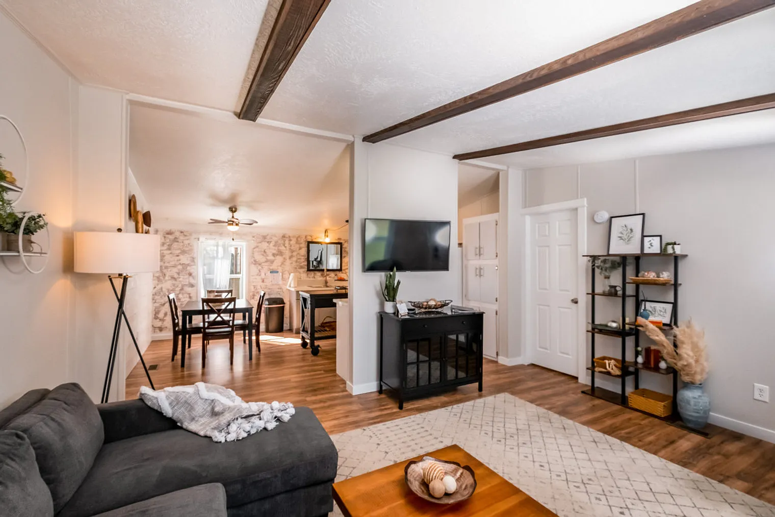 3 bed, 2.0 bath, 1496 sqft, $7,288 — Photo 3