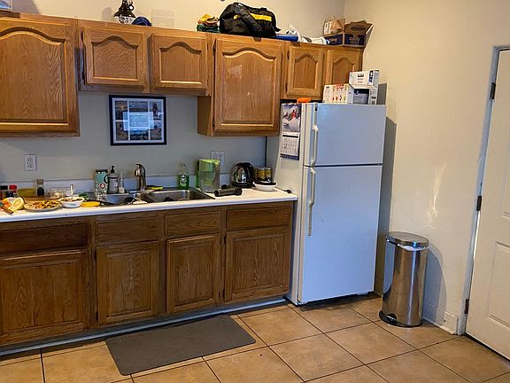 5th image of 726 De La Vina St APT A