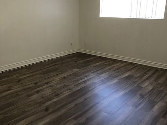 5th image of 10518 Western Ave APT 205