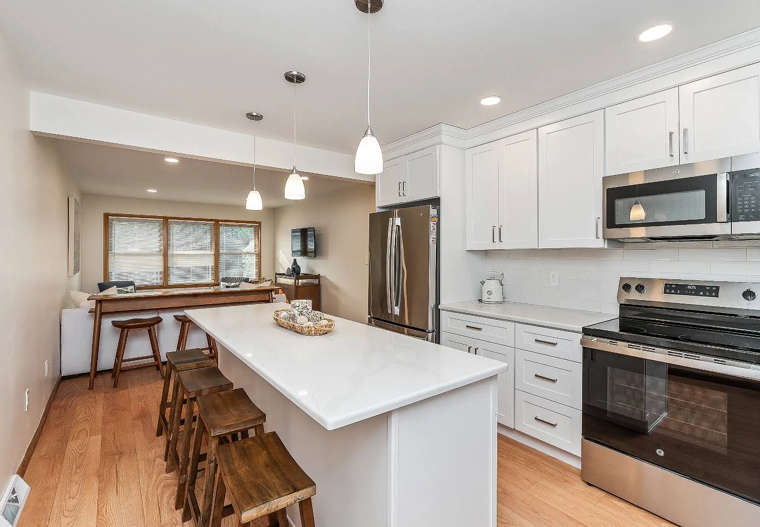 2 bed, 1.5 bath, $2,100 — Photo 2